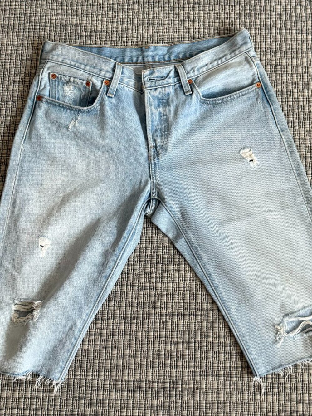 LEVI'S DENIM SHORTS